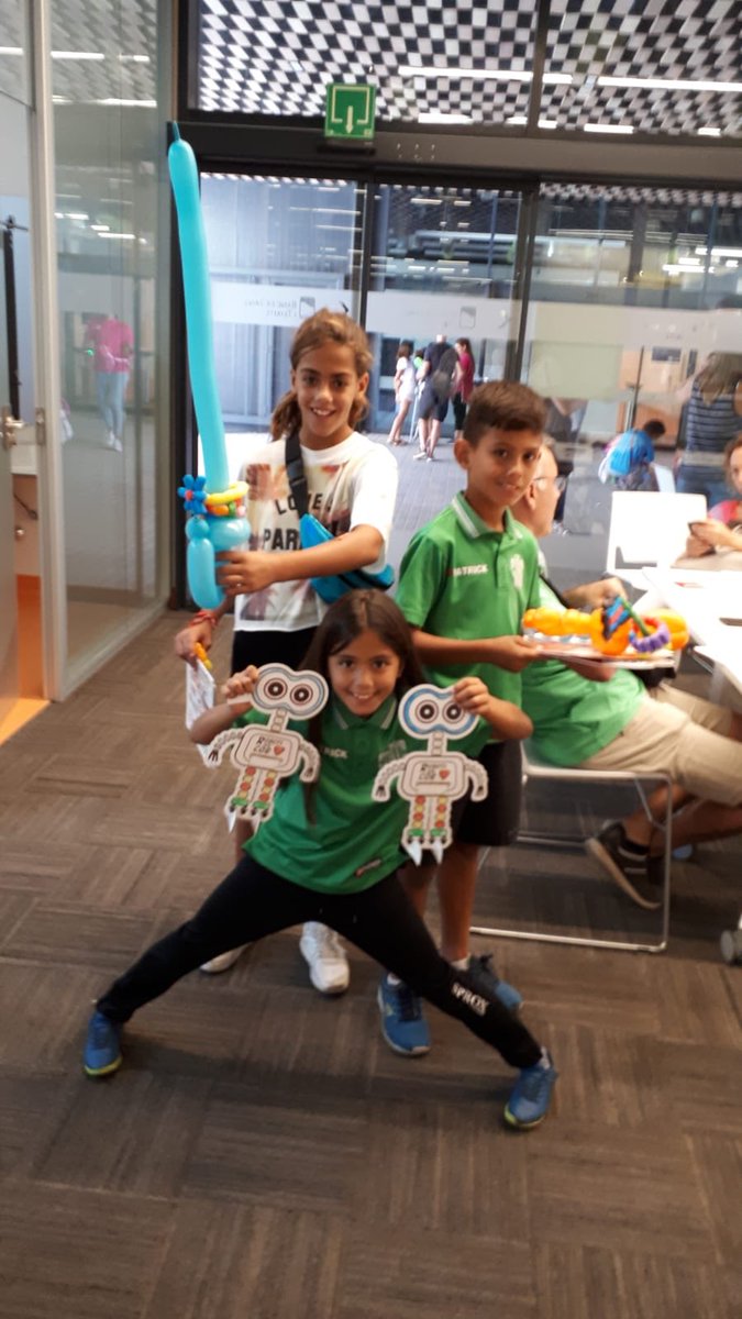 donarsang's tweet photo. El #RedDayBCN és una fantàstica iniciativa de l’Associació de Donants de Sang de Barcelona, i està en marxa avui a @HospitalSantPau @hospitalclinic i @vallhebron https://t.co/iTchy79KgI