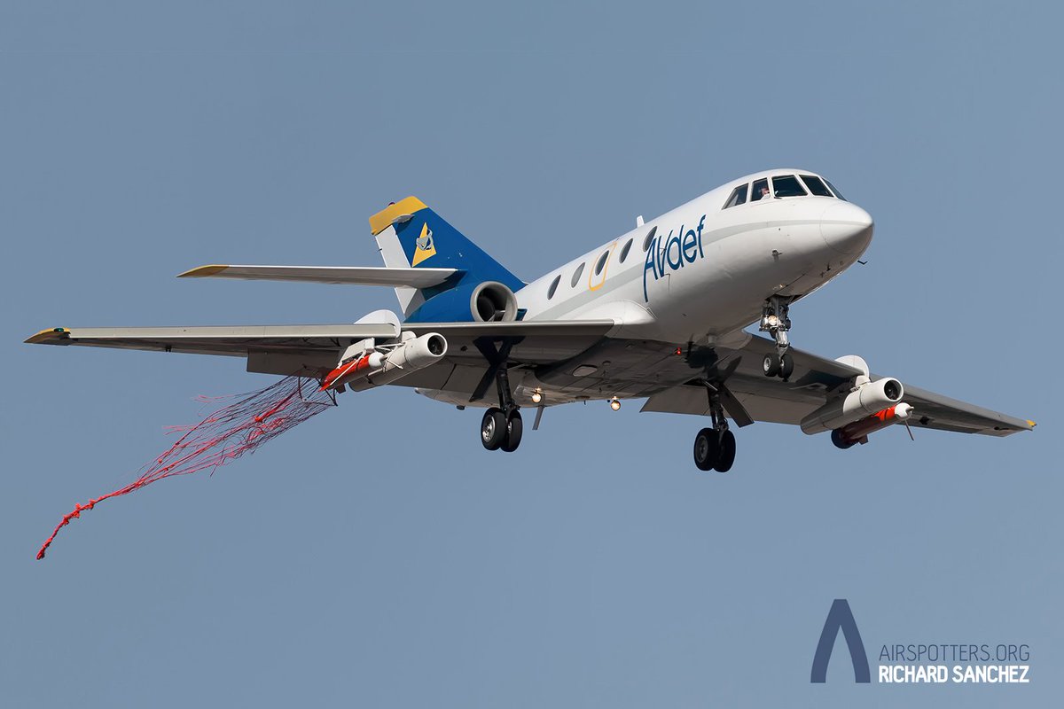 Rickspotter's tweet photo. El remolcador de blancos de la compañía francesa AVDEF participando también en el ejercicio DARDO 2019, para que nuestros pilotos practiquen el tiro real
@airspottersORG @EjercitoAire @Defensagob @DassaultFalcon #AVdef #Ala11 #BAMoron #VistaSuerteYAlToro https://t.co/K7C5GoHlqt