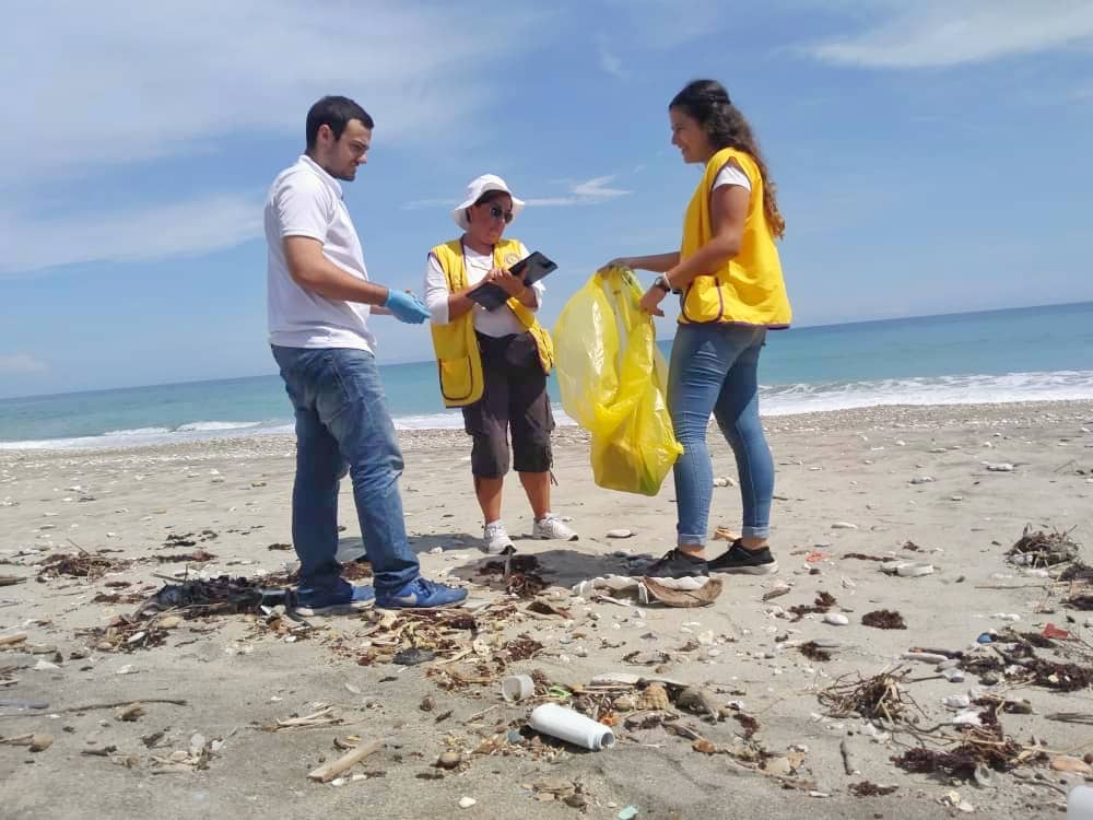 CcsGeneralPaez's tweet photo. El Club de Leones @CcsGeneralPaez (Asociación Internacional de Clubes de Leones), con la participación de varios clubes del Distrito E-3, realizó con gran éxito su VIII Jornada de Recolección y Clasificación de Desechos Sólidos en la localidad de Playa Anare #LionsClubs https://t.co/ayPxpNdErc