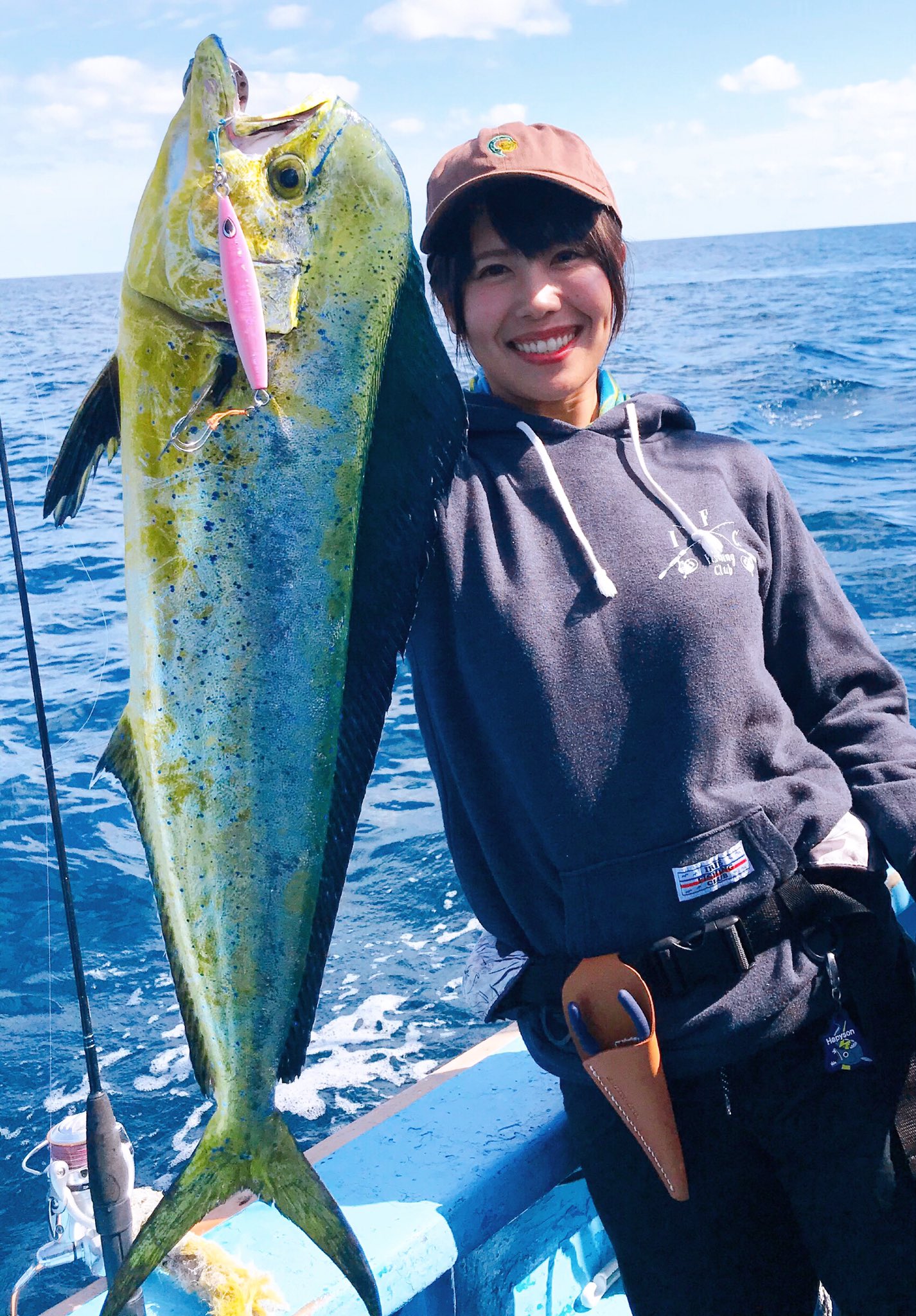 そらなさゆり 釣りが生業の人 シイラも釣れたよ Pe0 8号だとやりとりも更に楽しい マヒマヒバーガーも美味しい T Co Pu4lnuibsi Twitter