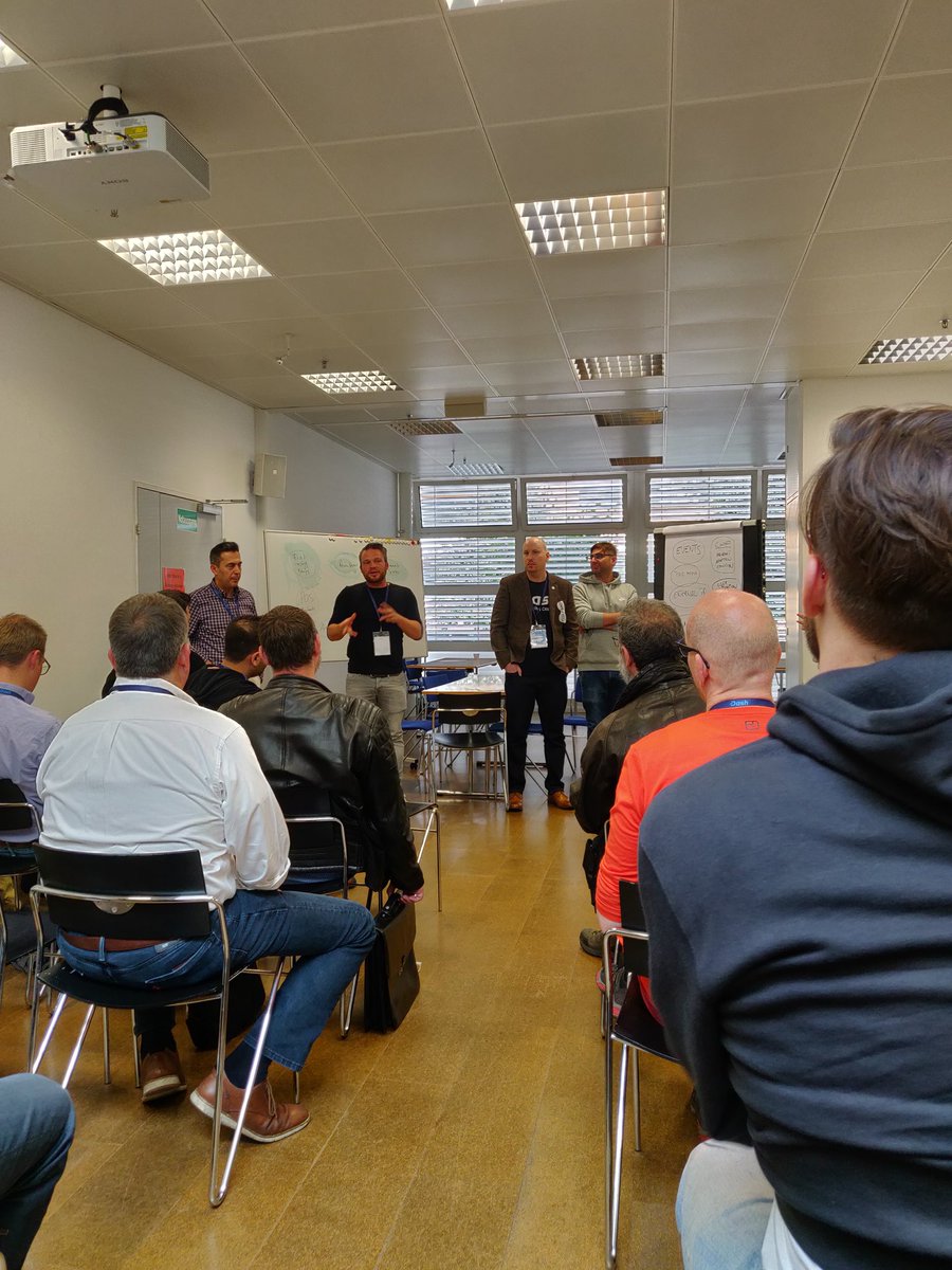 TheDesertLynx's tweet image. Brainstorming marketing $Dash digital cash to the world. Including the power of memes, thanks @Dash_Memes for the insight! #DashConvention