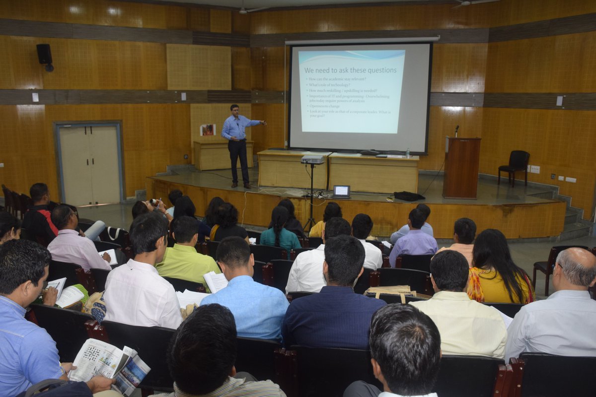 nnagasti's tweet photo. M.A.Mateen, Sr Vice President, Berger Paints @BergerPaintsInd speaking on "Leadership building" in the training program of teachers of higher education institutions at #CPDHE University of Delhi https://t.co/dz8cNepIN8
