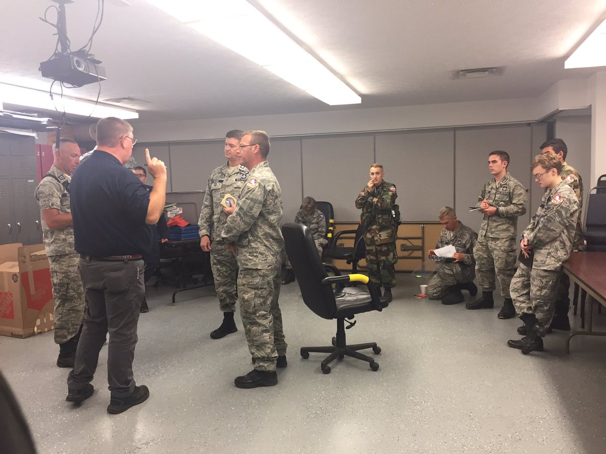 redfire_1's tweet photo. Ground Teams are getting briefed for today’s @CAPGLR Search and Rescue Competition. https://t.co/2CsjRLJeTr