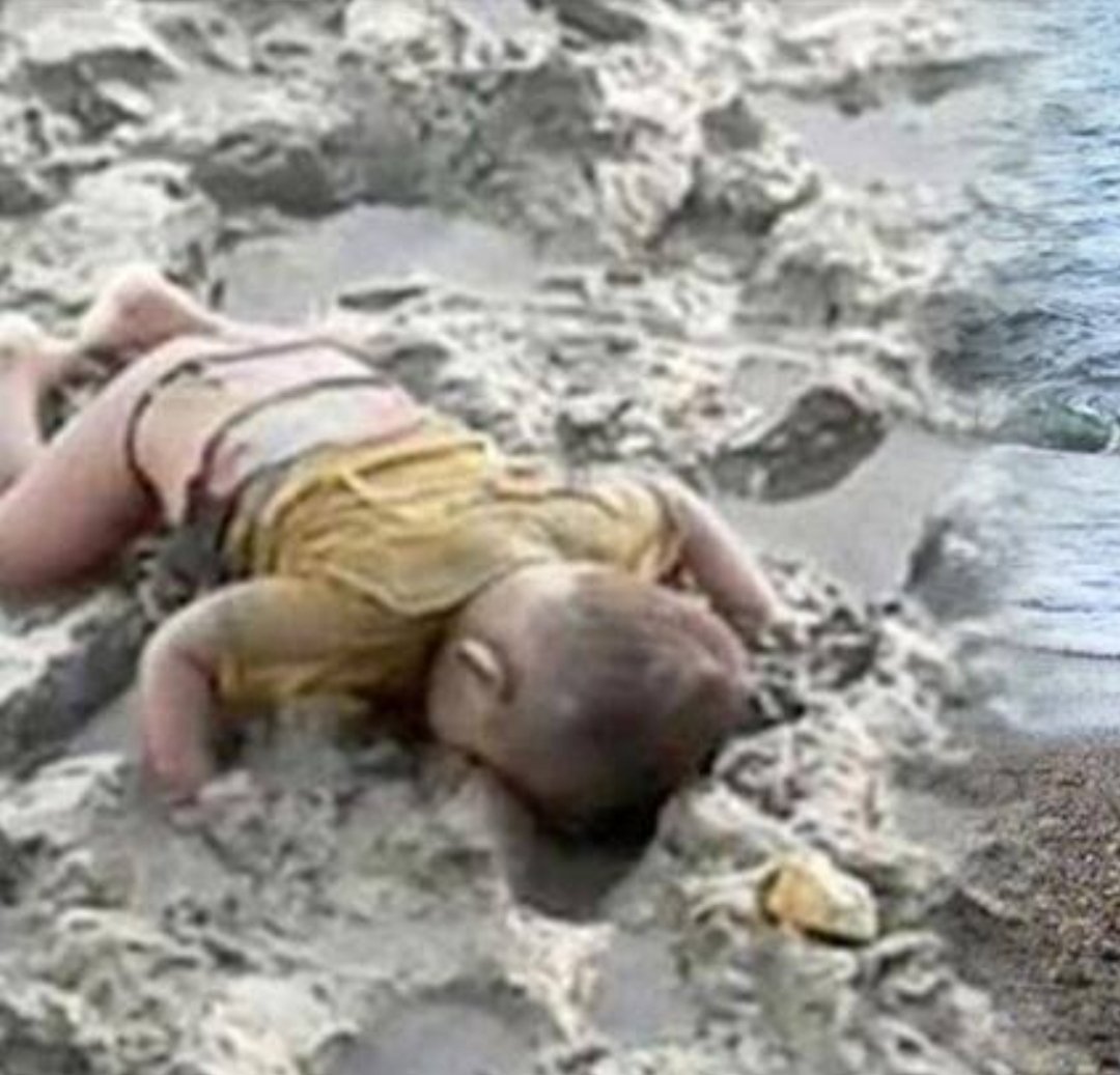 NataliAVAZYAN's tweet photo. Fotoğrafa bakıp da ,canınız yanmıyorsa insanoğlunuzdan şüphe ederim. Allah kahretsin ,bu nasıl vicdansızlıktır 1 bebek 4 çocuk 7 kişi Herşeyi göze alarak kaçmaya çalışmış varın düşünün yaşadıkları zulmü.
Çok çok canım yandı fotoğrafa bakınca Şimdi ben "Fetöcü " mü oldum https://t.co/7C06ZYmCwA