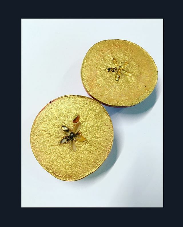 orlacrean's tweet photo. Golden apples #arteducation #corecreativity #consciouscreativity #art #illustration #creativity https://t.co/fKqqDfcCUd
