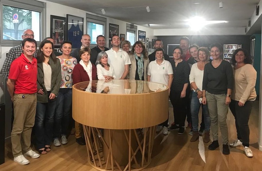 Heureux d'accueillir à la <a href="/ffbasketball/">Fédération Française de BasketBall</a> les référents régionaux #FFBBCitoyen pour ce rassemblement de rentrée. 10 Ligues sur 13 se sont mobilisées. Grande satisfaction de travailler sur le Trophee FSTLT @FDJ et le Label FFBB Citoyen <a href="/MAIF/">MAIF</a> 
@jpsiutat @Thierry_Baless <a href="/HuncklerJp/">Hunckler</a>