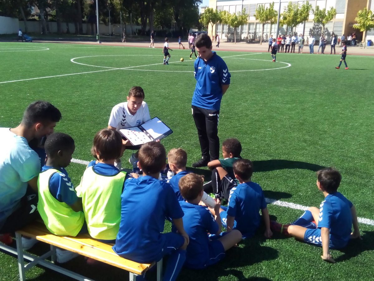 Disfrutando de su fútbol cada día
Preparados para dar guerra en liga🔵⚪⚽️😍 <a href="/CDECantera/">CD Ebro Cantera</a>