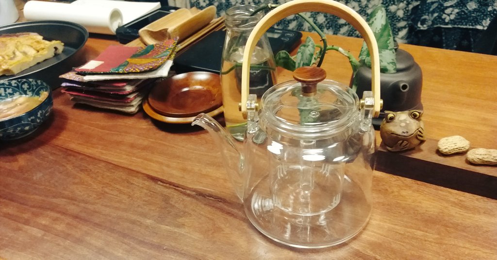 Also I bought a new teapot, a transparent one, because I worry of unseen dirts. Also the handle is wooden!!My Aesthetic  #TeaTimeWithKC