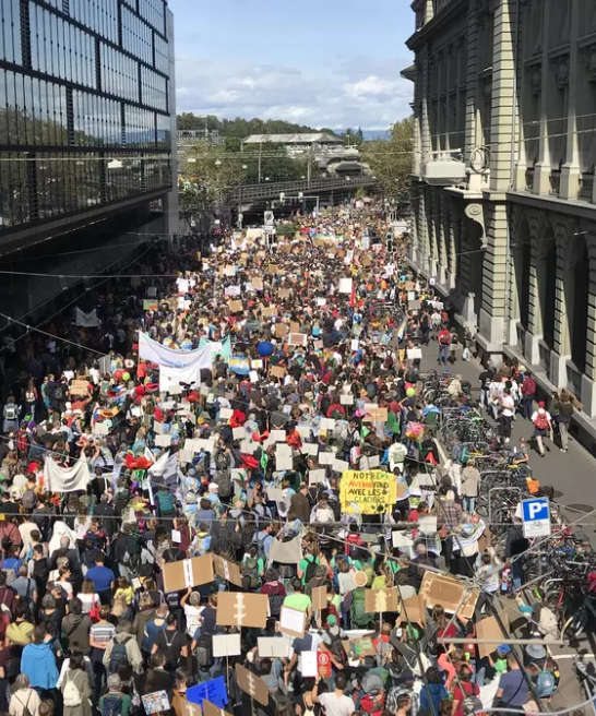 Wer diese Bewegung auf den Strassen von Bern negiert ist entweder ein Narr, ein Leugner jeglicher Fakten oder Albert Rösti.

#Klimastreik