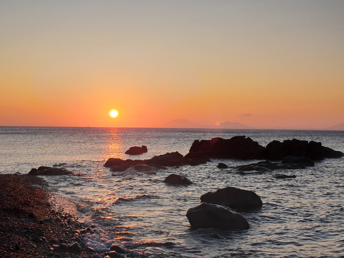 ste19's tweet image. It's worth getting up for this in the morning 🇬🇷