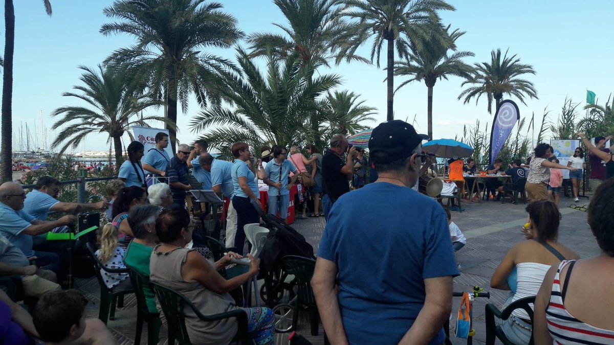psoellucmajor's tweet photo. Esta mañana hemos estado visitando la V Fira de Oportunitatsde Llucmajor y en la@muestra de asociaciones de S’ Arenal.#Fires2019 #LlucmajorEnFires https://t.co/FcXuW7c6g0