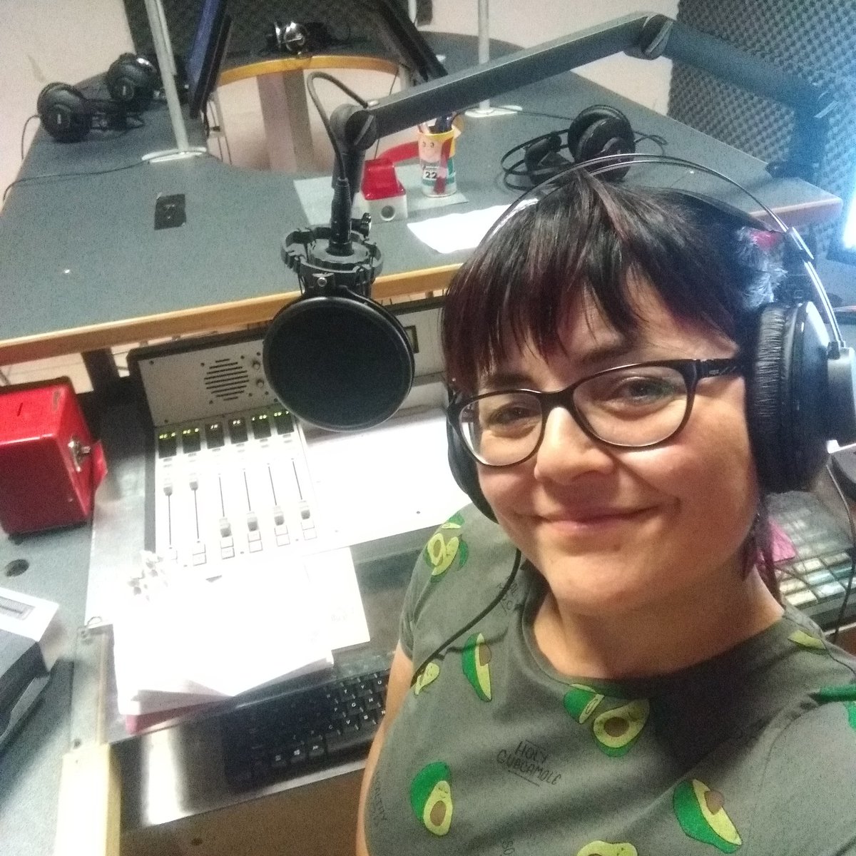 FBinfare's tweet photo. In diretta su #radiocittabollate con Il guanto di luffa #IGDL Oggi particolarmente indie con Gazzelle, Calcutta, Coez... se non mi ascoltate vi perdete queste belle canzoni 😉 https://t.co/XJFJpIvcPA