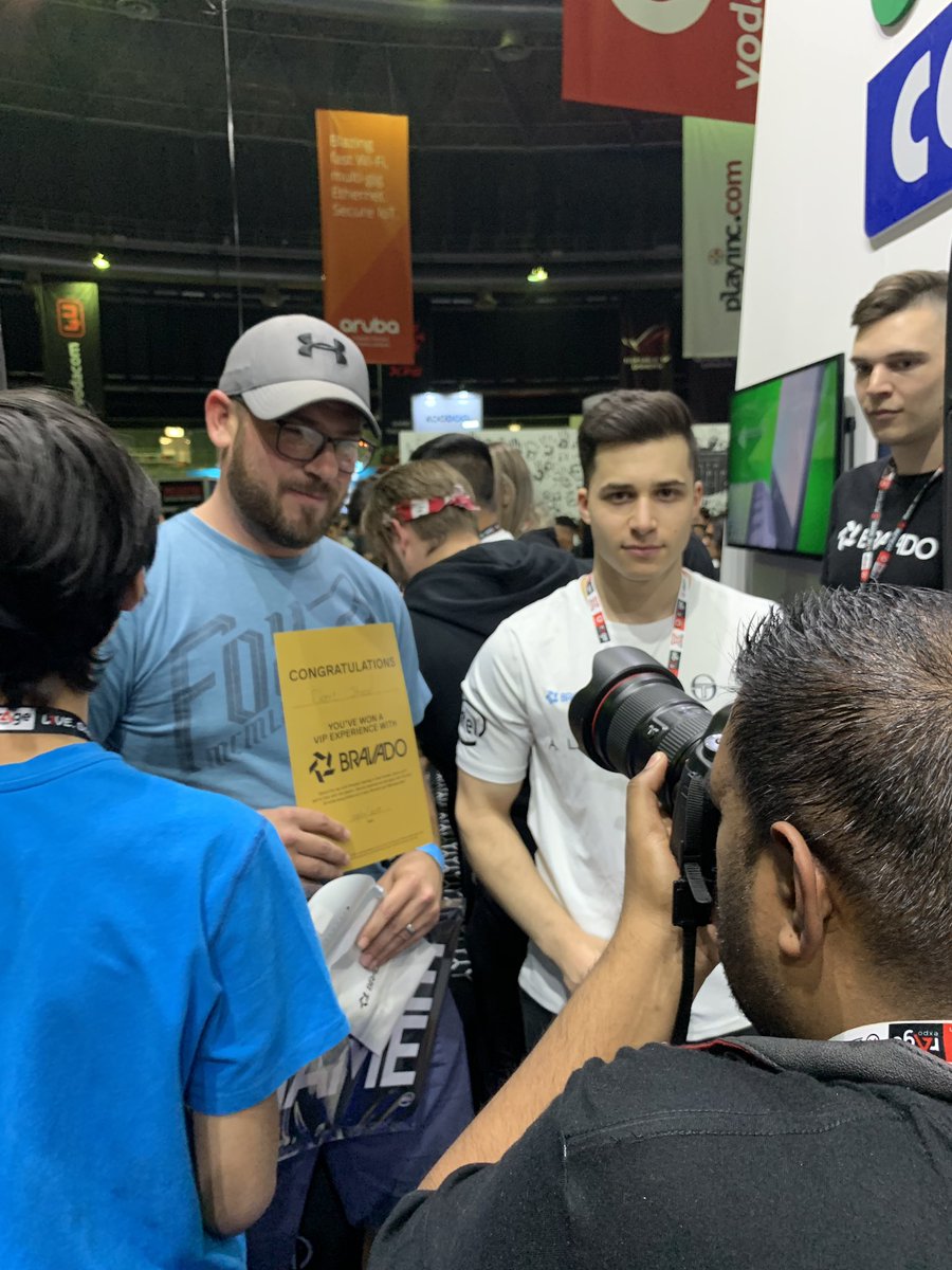 bravadogaming's tweet photo. ITS A GOLDEN TICKET WINNER at the #alienwareza and #dellgaming section on the @IncConnection @vodacom @rAgeExpo stand! #rageexpo2019 #bvdalienware #bvdintel #incredibleconnection #alienware | @DellEMCZA | @Alienware https://t.co/SYcIj44T1g