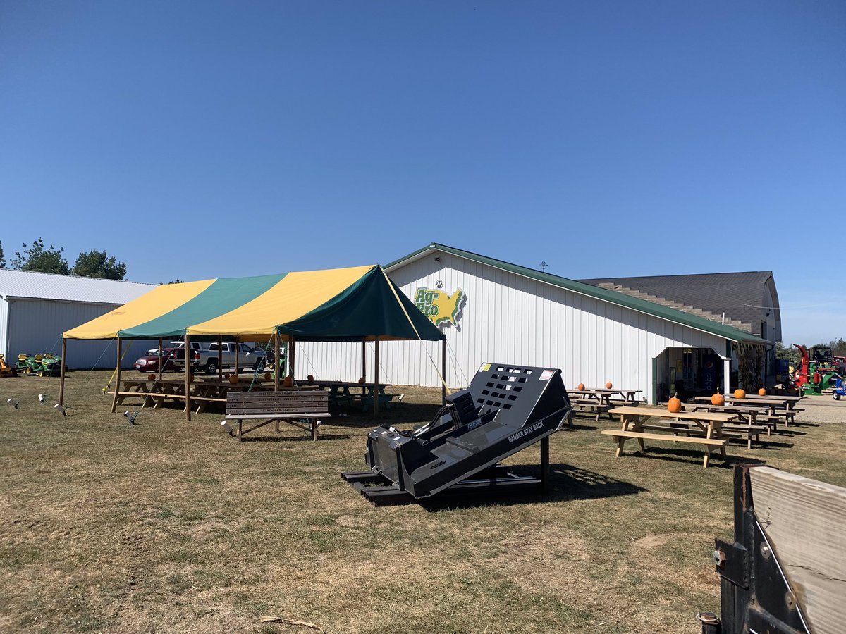 AgPro_Ohio's tweet photo. Come see us TODAY in Bloomingdale from 10-4 for Timber Days & Classic Green Antique Tractor Show!
#AgProOhio #StrongOnService #EquippedForAnything #JohnDeere #STIHL #TimberDays #ClassicGreen #AntiqueTractor https://t.co/t5aTYEibeH