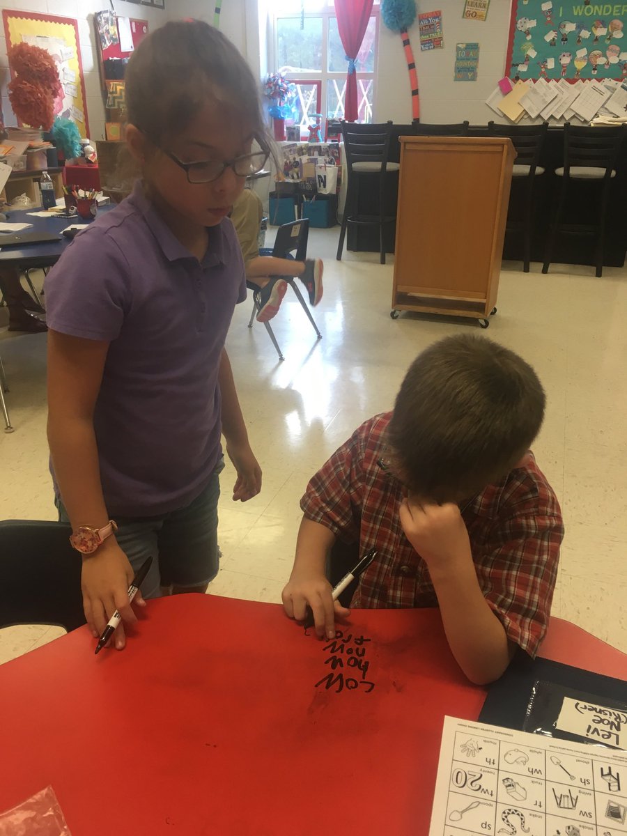 michellesimps0n's tweet photo. I love when my students help one another, and it’s even better hearing a “thank you” after these small acts of kindness! @CoxsCreekElem #CCISCOURTEOUS #NATIONALCOURTESYMONTH https://t.co/W2KbMgQi7N