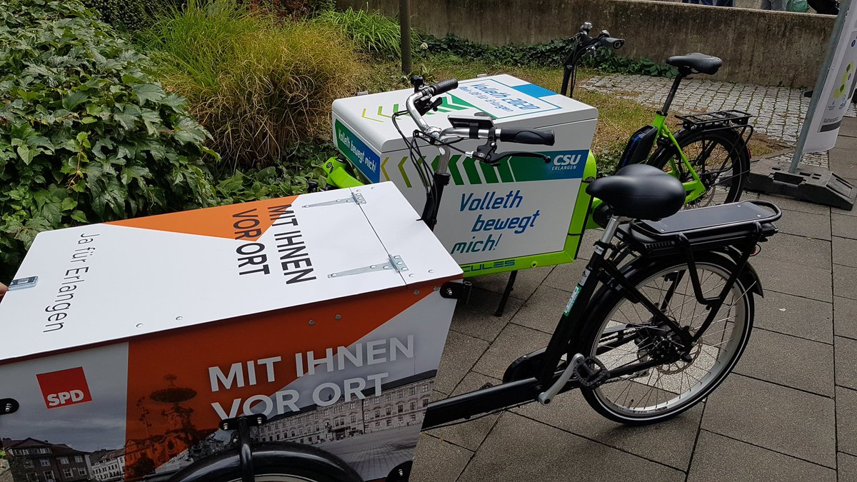 Mal was ganz Originelles beim #tdoterlangen: Wahlkampf mit E-Lastenfahrrad. Mal schauen, ob es #Janik oder #Volleth schaffen, Erlangen wieder wirklich fahrradfahrerfreundlich zu machen.