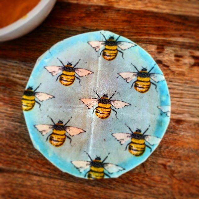 HighlanderPH's tweet image. Making good use of my velvet’s beeswax wrap donated yesterday for the raffle Macmillan coffee morning from @velvetcooper 
They work great !!!
For paking your sandwich , covering food in the fridge , etc etc 
And is plastic free 
Merci 🙏 .
.
.
#wrap 
… ift.tt/2nuxlbE