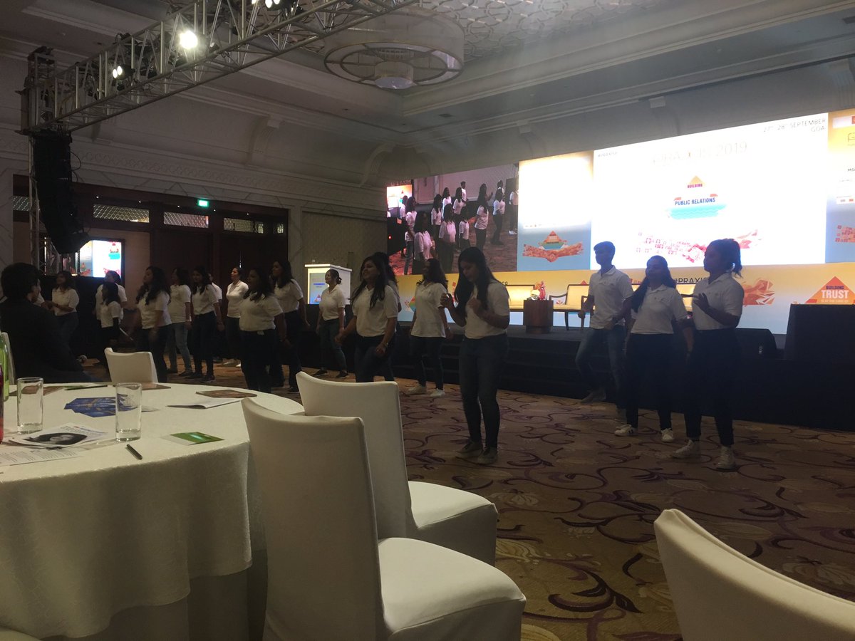 SavvyPriya's tweet image. When the energetic students of @SCoReInd took over the stage for a flash dance #PRAXIS8