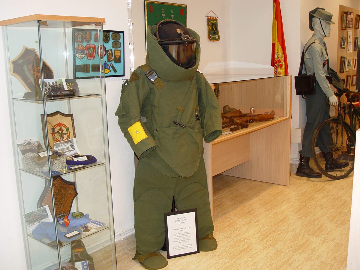 DelGobPaisVasco's tweet photo. @guardiacivil @interiorgob @SubGobAlava @opcgcalava @SubGobGipuzkoa @SubGobBizkaia Se ha inaugurado en el acuartelamiento de Sansomendi una exposición en la que se realiza un recorrido por la historia de la @guardiacivil  en Álava y se muestran diversos documentos, equipaciones, material, medios de dotación y uniformes utilizados en distintas épocas. https://t.co/4CUKnLgxgz