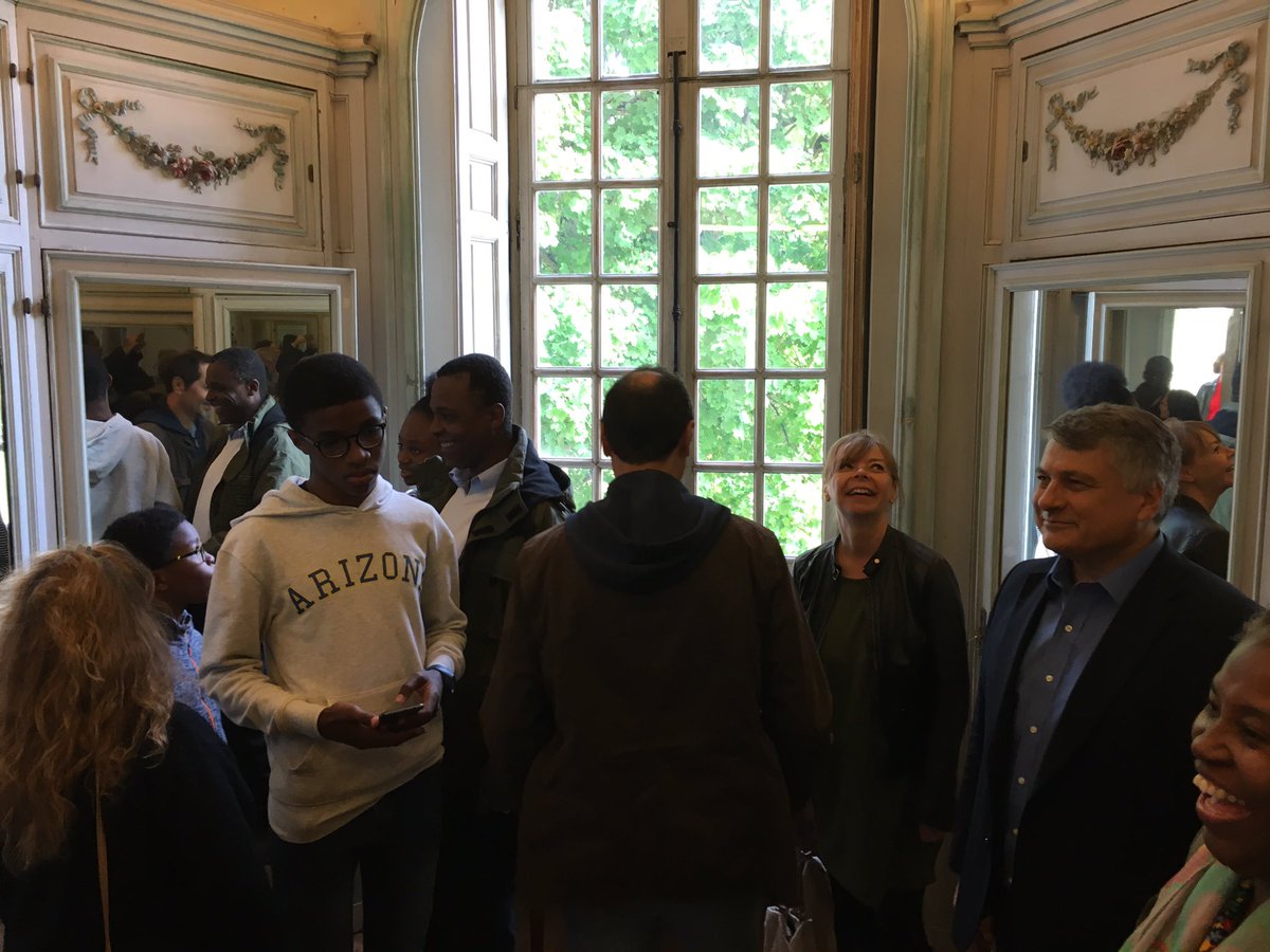 Accueil des nouveaux arrivants à Méry-sur-Oise, l’occasion de leur donner toutes les infos sur les infrastructures scolaires, sportives, sociales et culturelles, les associations, les règles de l’urba et de la voirie... En clôture une visite du château par le couple d’hôtes.