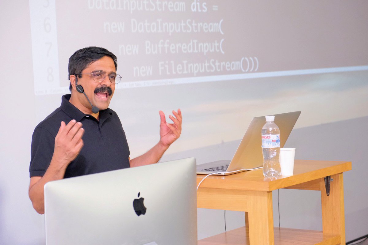 JavaDayOdesa's tweet image. How it was! The third session! @venkat_s @aloubyansky @_godin_ @siromaha
#JavaDayOdesa
#JavaDayOdesa2019