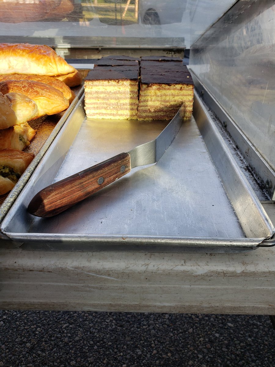 FCBBurl's tweet photo. We are out at the @AldVillageBIA Market today and the sun is shining! Come on out for freshly baked goodies! #bread #croissants #walnutrolls #poppyseedroll and #dobostorta! @BurlingtonTour @burlington_we #burlon #shoplocal
484 Plains Rd East. Right across @ShopprsDrugMart https://t.co/H6QbEc2aLZ