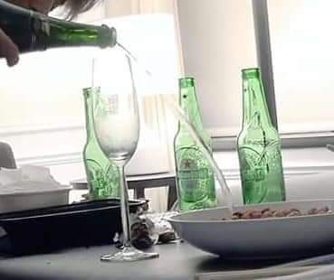 boy_inluvv's tweet photo. kapag lasing na yung tanggero niyo, sasabawan na niyan yung pulutan. https://t.co/mNWukyZmPh