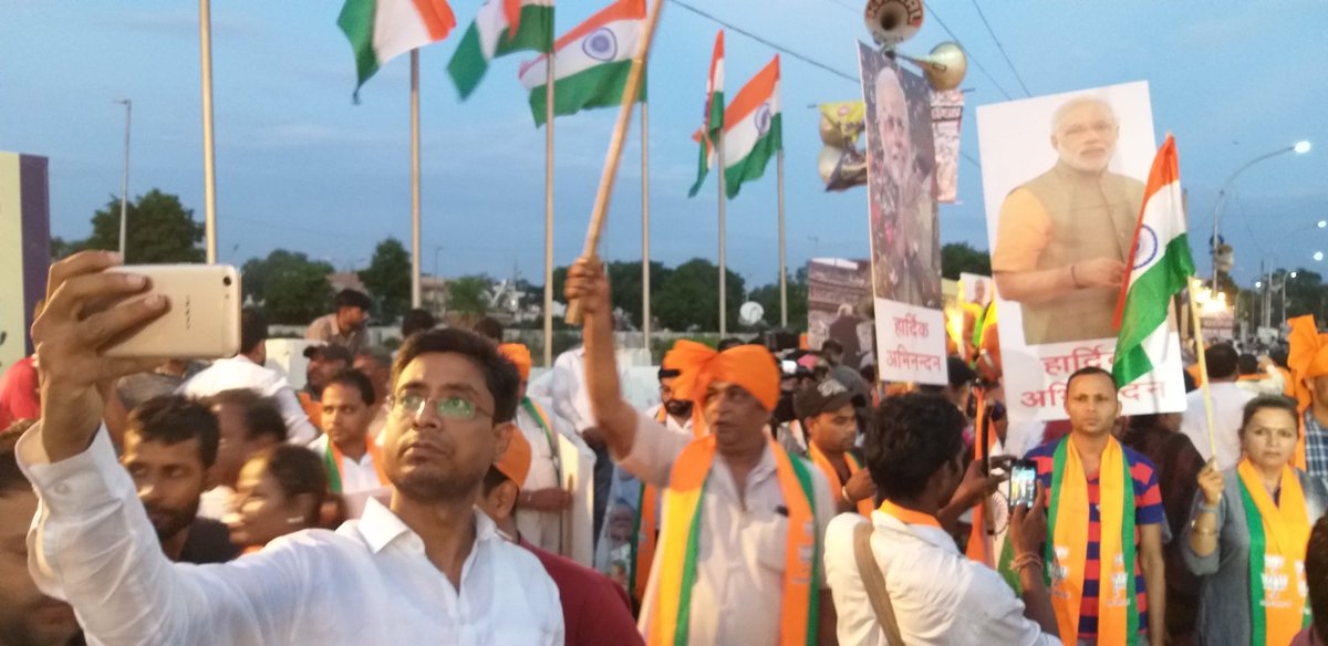 SushantMehraAT's tweet image. प्रधानमंत्री  के भव्य सवागत की तैयारी बस इंतजार कुछ पल का #ModiCreatesHistory