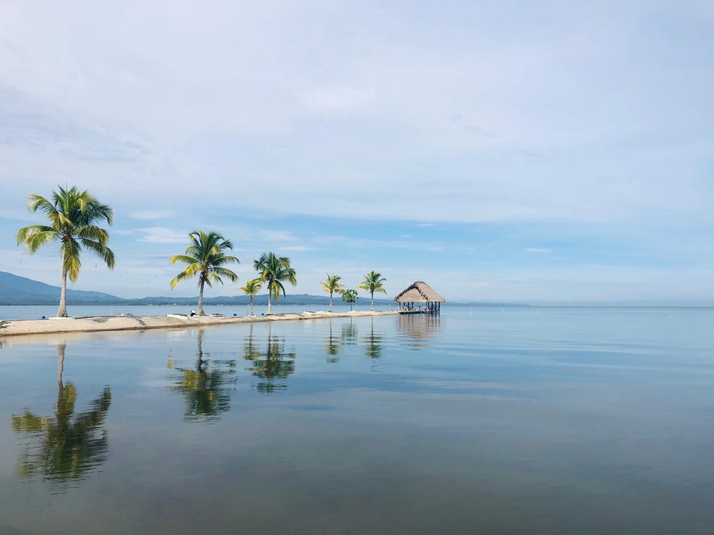 amatiquebay's tweet photo. La mejor parte de visitarnos, es tener la oportunidad de caminar por la playa y tener esta maravillosa vista...

#ViveAmatique https://t.co/Mmnyn9RLe5