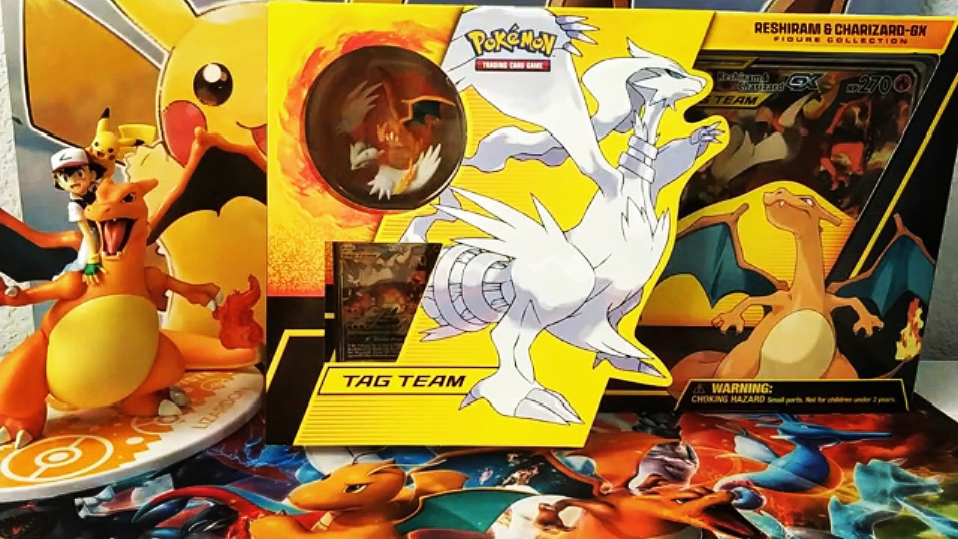 Pokémon TCG: Reshiram & Charizard-GX Figure Collection