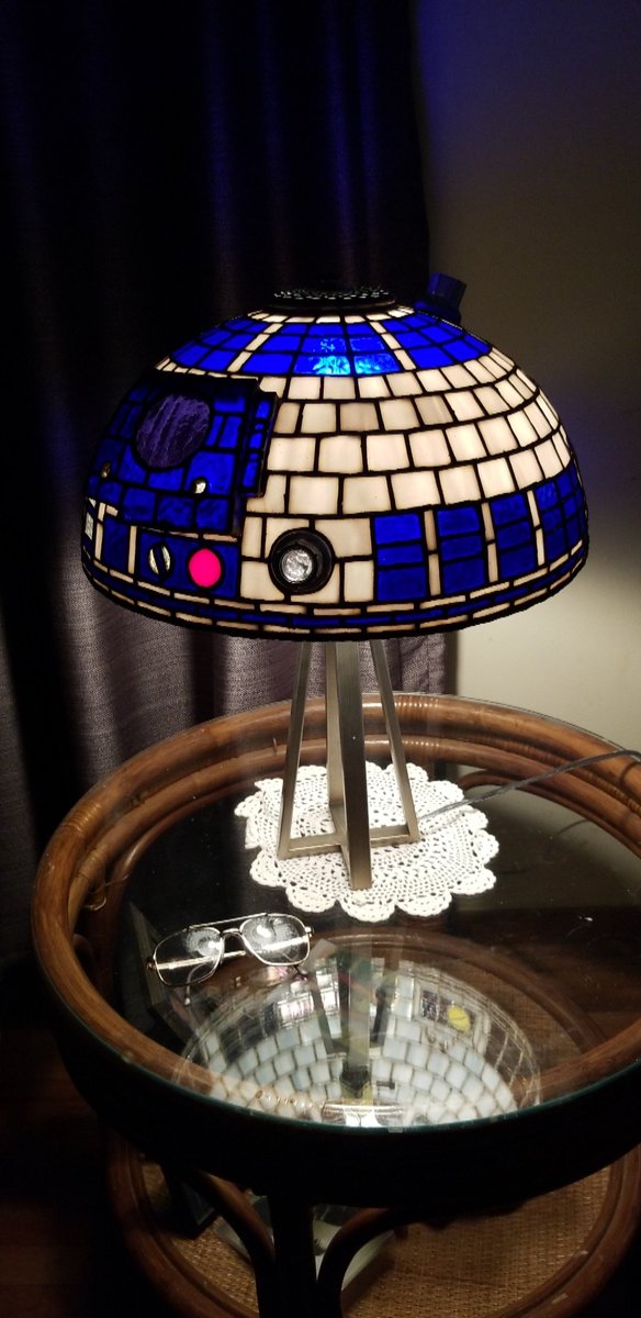 r2d2 leg lamp