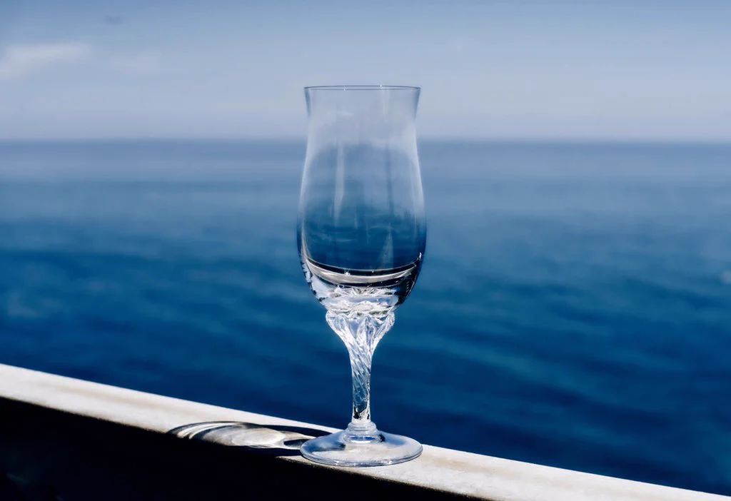 海をそのままグラスに注いだソーダみたいで綺麗・・・