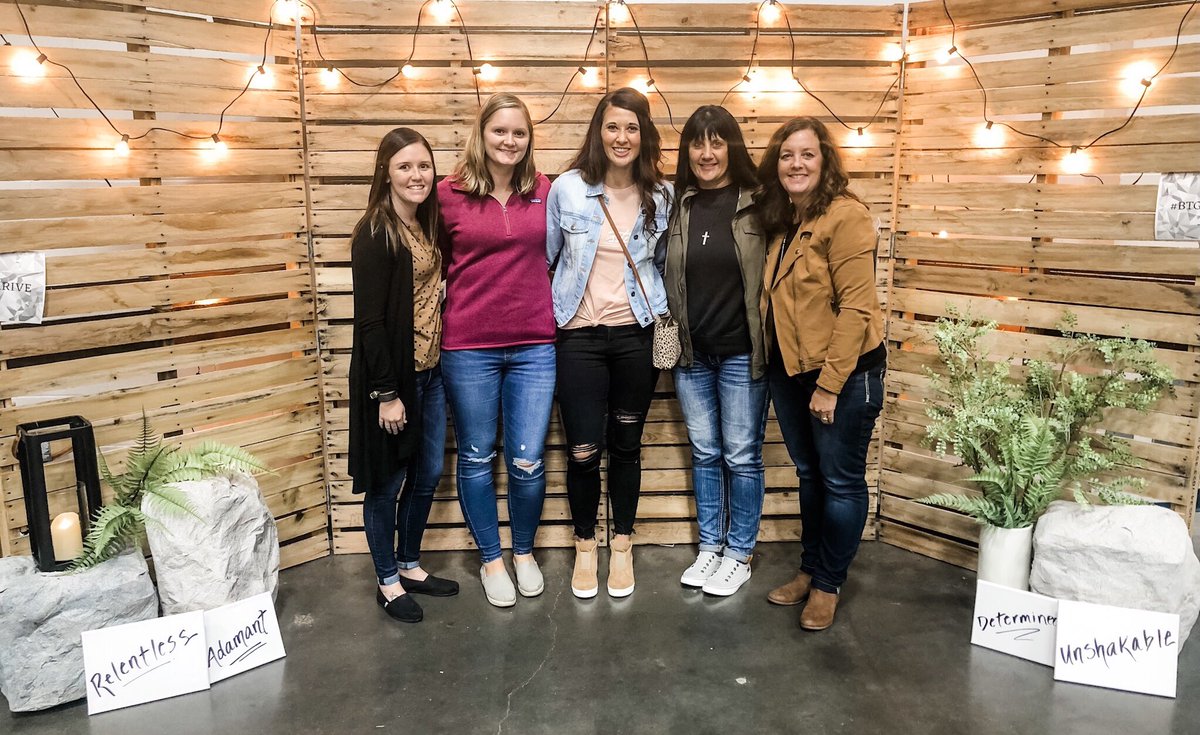 shadowrae_'s tweet photo. #btgThrive #Thrive2019 #AdamantFaith Love these ladies!! ❤️ https://t.co/kNvOO7J100