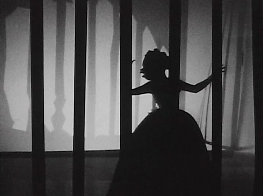 ‘Kara Walker reinvents painting and drawing’s conventions, while talking about ideas that are epic in scale and deep in blood,’ Hilton Als on the films of Kara Walker ow.ly/tlca50wtFzt