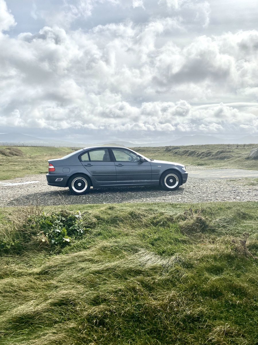 malanwilkinson's tweet photo. Ma Rolo wedi cael wash / Rolo has had a wash 🧼 #E46 #4Generation #BMW 💙 https://t.co/nSXKDaA0ea