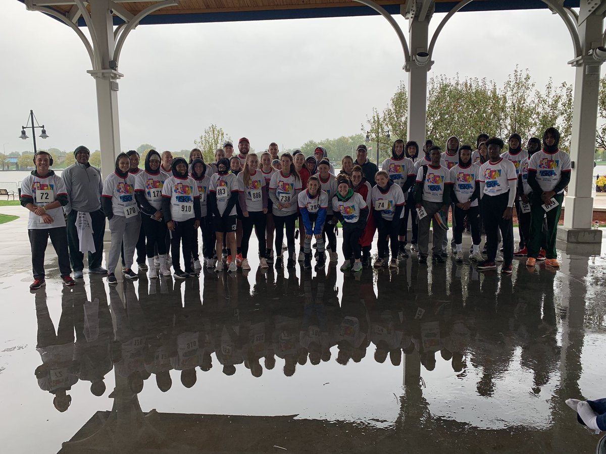 Rain or shine Pioneer student-athletes are here and ready for the Sacred Heart 5k.  #PioneerPride