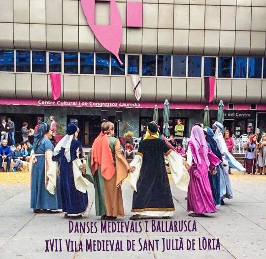 EsbartL's tweet photo. Avui dissabte 28/09, podreu veure i participar de les danses medievals dels infantils, juvenils i veterans de l’Esbart Laurèdia:
📌17.30 h Cercavila
📌18 h Danses i ballarusca a la Pl. de la Germandat
#dansesmedievals #petitsdansaires #veterans #ballarusca #vilamedieval https://t.co/kK3Z1CSNkn