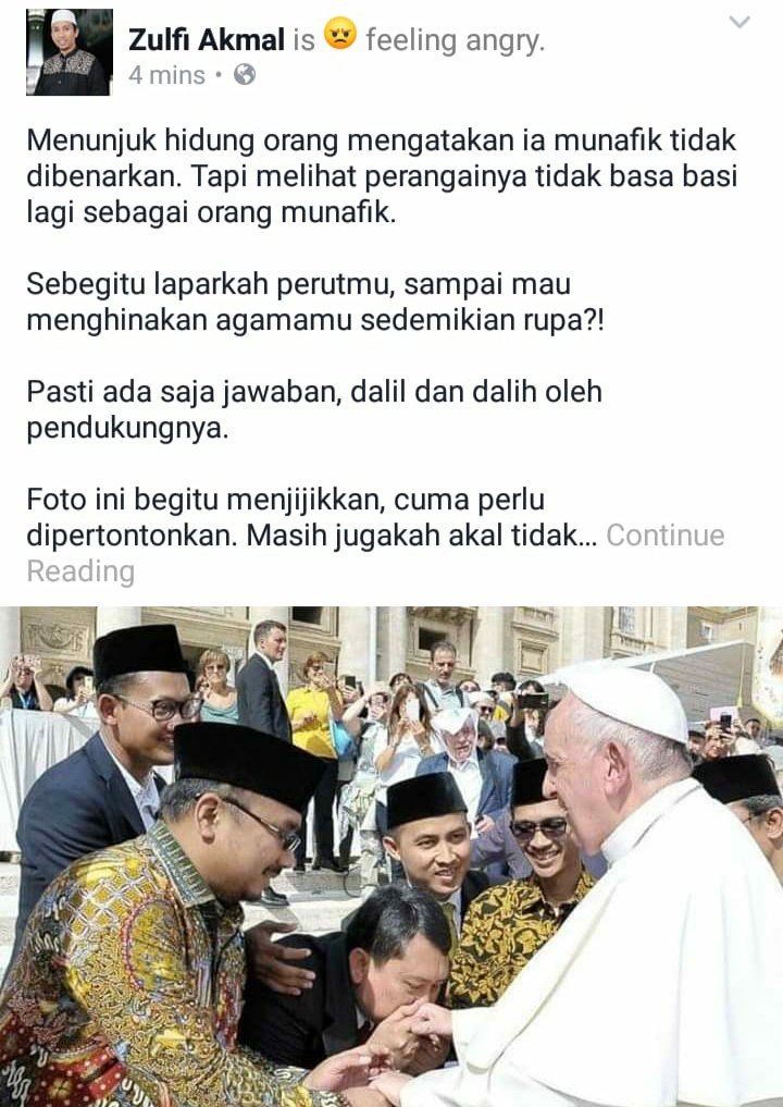 Ayang_Utriza's tweet photo. @Official_Ansor @BANSERSATKORNAS 
DIFITNAH lagi akibat foto ini.

Yg cium tangan itu ialah A.M Adiyarto Sumardjono, KBU di Wantimpres.

A.M itu nama baptis: Albertus Magnus. Jadi beliau beragama Katolik &amp; memanfaatkan betul mencium tangan Paus Fransiskus, saat menerima GP Ansor. https://t.co/6aVGzFa034