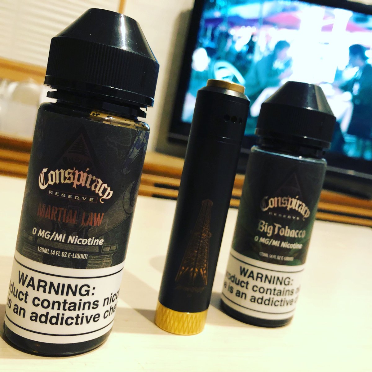 o_ysms's tweet image. Conspiracyって全部ウマいのかな。
bigtobaccoに続いてmartiallowもウマ！
全部持ってみたい。

34歳。
夜の楽しみ。
テラスハウス。

#rigmod
#descendant
#conspiracy
#bigtobacco
#martiallow
#terracehouse
@leon_vape