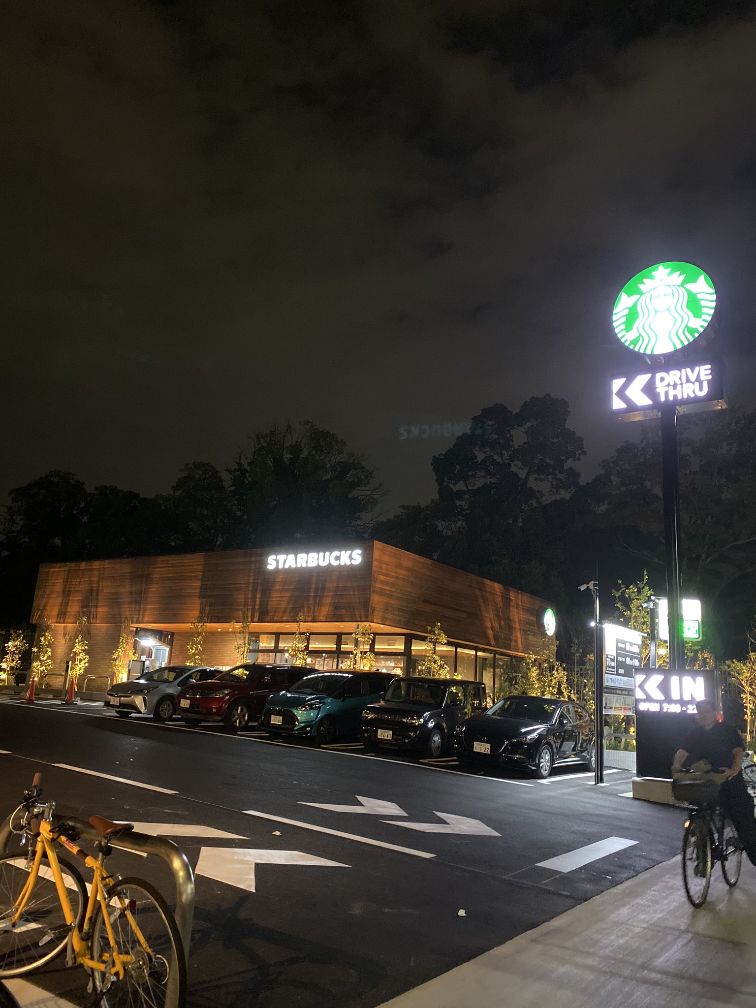 冨安達也 スタバパートナーたちとの日常発信 名古屋の新店舗 東別院に行ってきた お世話になったスタバ最高の看板娘には会えなかったが お店の雰囲気最高 新店舗 新店舗オープン Starbucks スターバックス スタバ 夜カフェ サード