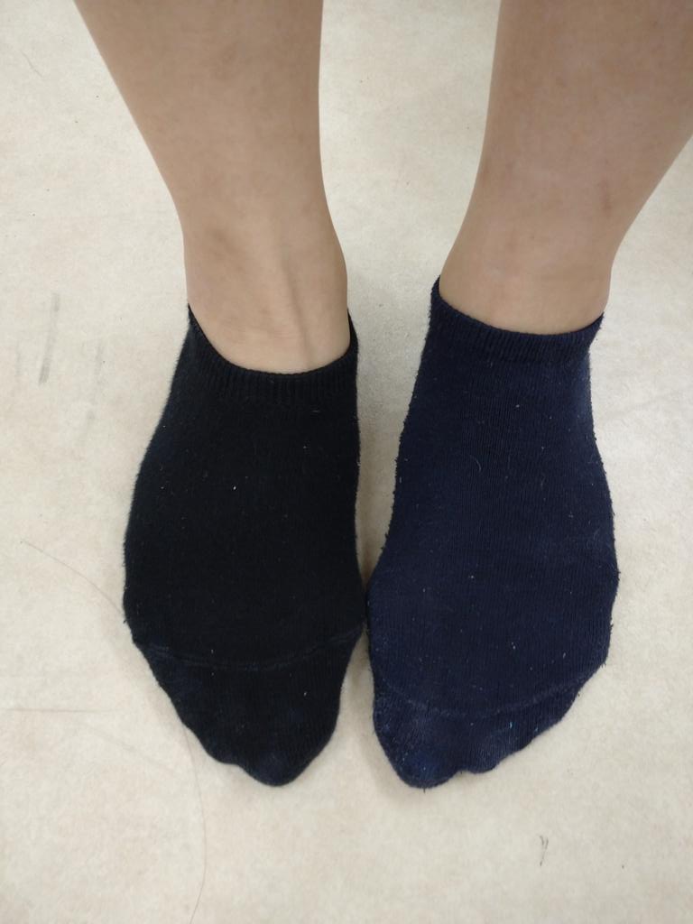 akj30z's tweet photo. 本日もマチネ、ソワレ無事終演。
ご来場ありがとうございました！
写真は女子楽屋隠し撮りと(笑)、今日の私のち���っとしたミス。

明日はいよいよ千穐楽✨
13時/17時 開演です。
お時間お間違えの無いようにっ！
#オフィス櫻華
#波音に青く微笑みを https://t.co/hI1OEhkERg