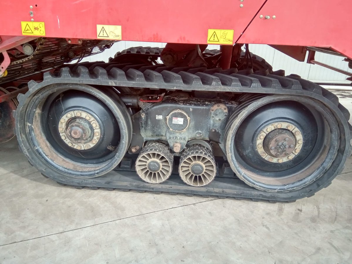 Today again a set of rubber tracks 30 "put into operation at a bulb farmer in the Noordoostpolder... 💪🏻💪🏻💪🏻 success with the new tracks.! Also interested in a set of "RUBBER TRACKS" 
More info: 
Info@agratracks.com 
+ 31 85 483 27 90