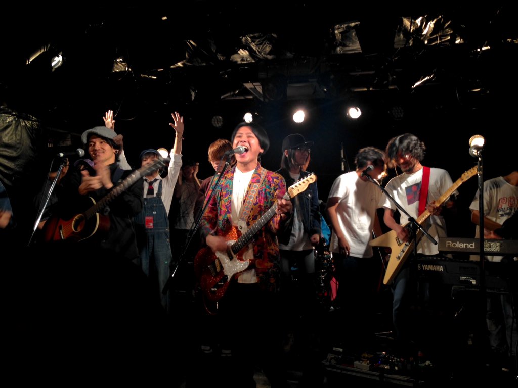 ChichiSo2013's tweet photo. 今夜の #2ndLINE 『 #言わんこっちゃない Vol.6』②
アンコールのシーン（エンディング）
ギャラリーもよく入り、とても盛り上がったライヴだった。
#JACKONTHEFIDDLE さん、
#GENNARI さん、
#UNUBORE さん、そして、
#スムージチークス さん、お疲れ様でした。 https://t.co/h3UXLPCdD6