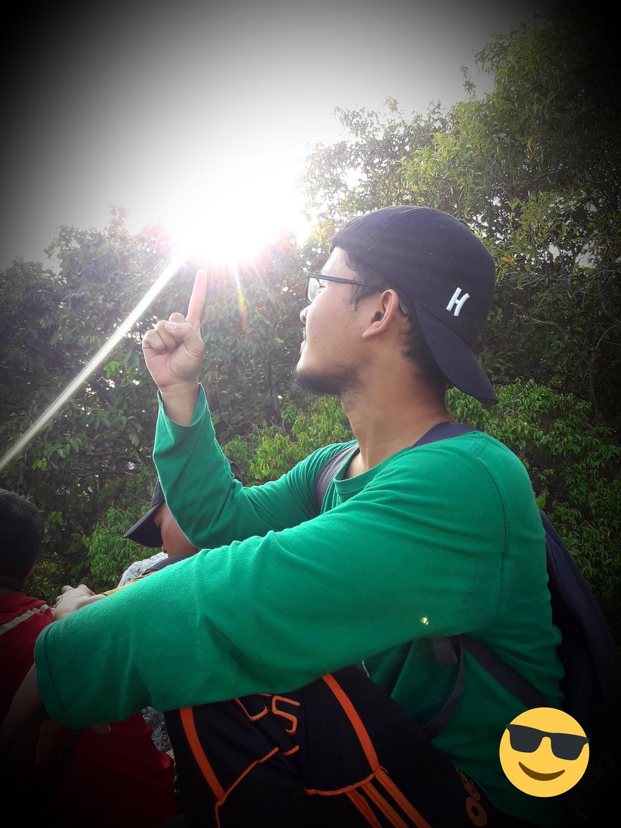 Fhadli36030153's tweet photo. Ni kawan saya. Di puncak Bukit Batu putih N9. View dia memang rekomen.

 Ade masa boleh la singgah.😭

P/s: ada yuran RM1 jee..

#hiking 
#hikingadventures 
#sports https://t.co/C6AYAMd8hQ