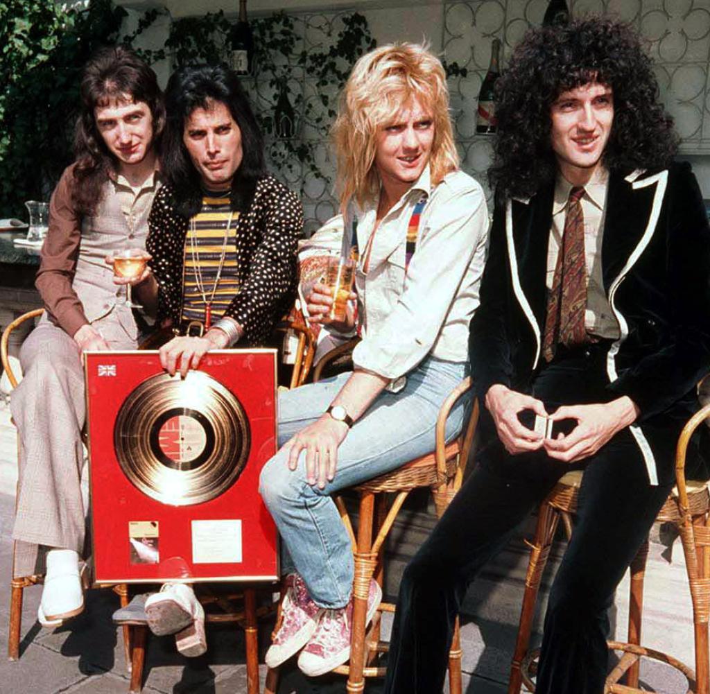 Boyd720A's tweet photo. This week my tweets will be about this band #Queen in the 70's, 80's 90's and today #qal 

#Queenforaweek
#FreddieMercury
#BrianMay
#RogerTaylor
#johndeacon 
@adamlambert 
@QueenieOfNorway https://t.co/1wUsByCjU3