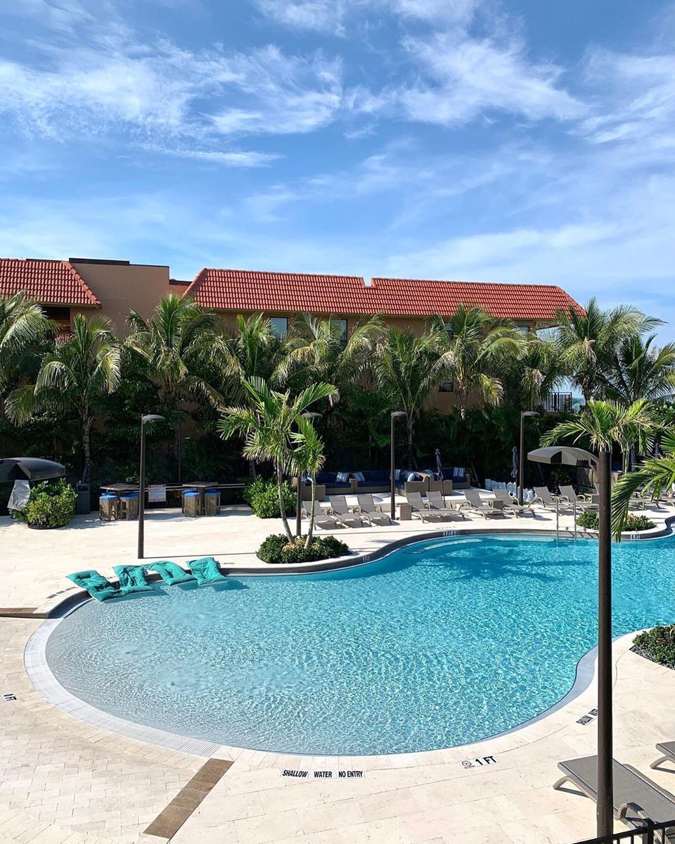 AMBeachResort's tweet photo. Start your weekend off with a dip💦
Tag a friend who would just love to have a pool day here 🏊♀️ ⠀
#LoveAMBR #dip #beourguest #motel #annamariaisland #myannamaria https://t.co/Nmg3BthLNL