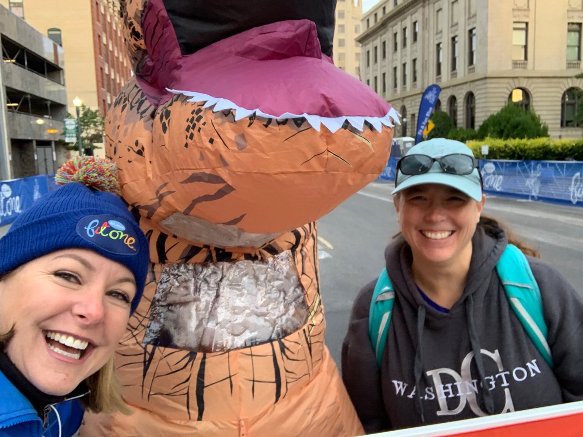 LoveMeSomeIdaho's tweet image. Dinosaur! Love it! She comes every year to promote healthy choices and healthy communities! That’s what St Luke’s FitOne is all about! ⁦@FitOneBoise⁩ @ktvb #fitoneboise