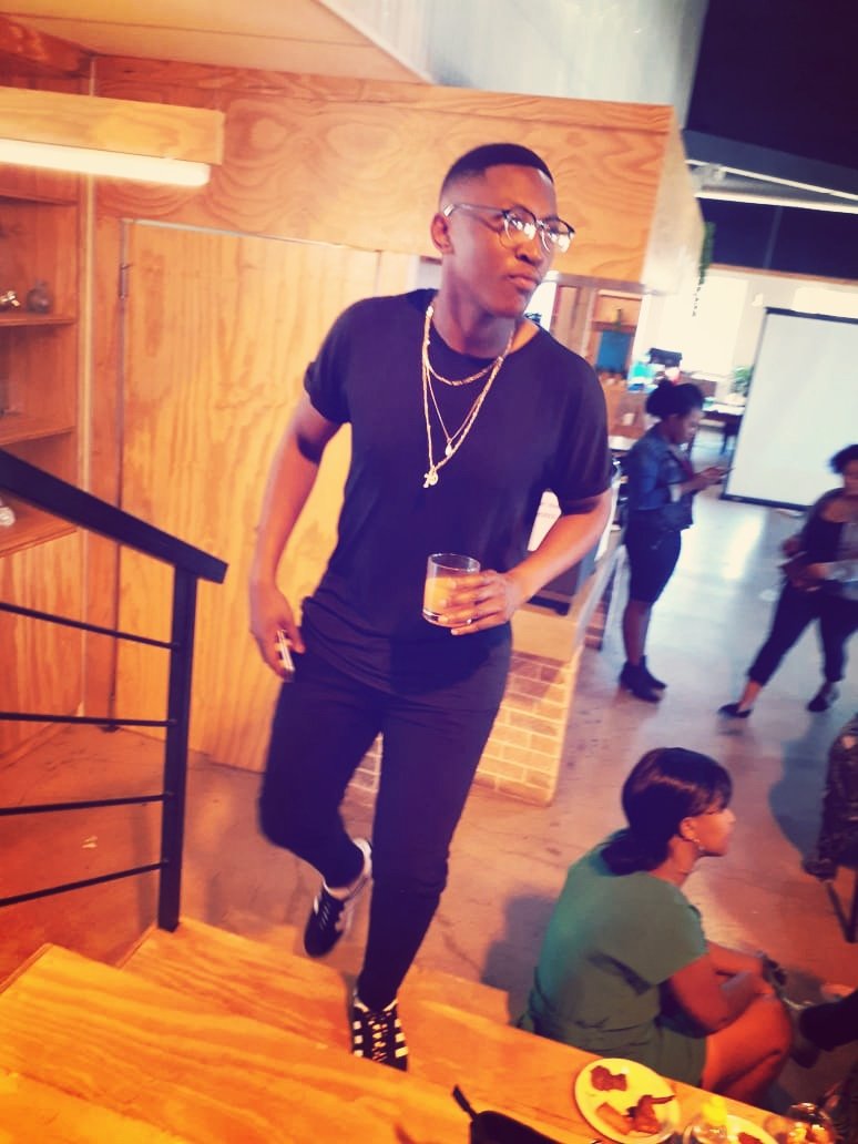 EasyEquities's tweet photo. Our Drip King @LesediMfolo represented team Easy at #TAM2019 by @YMC_RSA. The man did the things: pots were found, and knowledge was dropped.
#TruthAboutMoney https://t.co/3piSjSUrkK