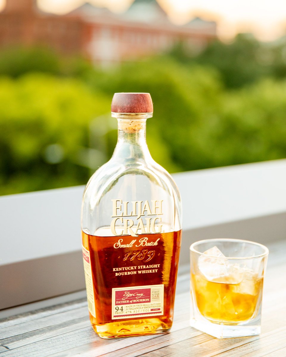 TopDeckSavannah's tweet photo. “It isn't where you came from, its where you're going that counts.”
- Ella Fitzgerald 

After listening to music at the Jazz Festival this weekend, plan on going to the rooftop to enjoy something cold and refreshing.

#savannahjazzfest #radweekend #cheers #Savannahdowntown #r ... https://t.co/Gd5xJz5Fv8