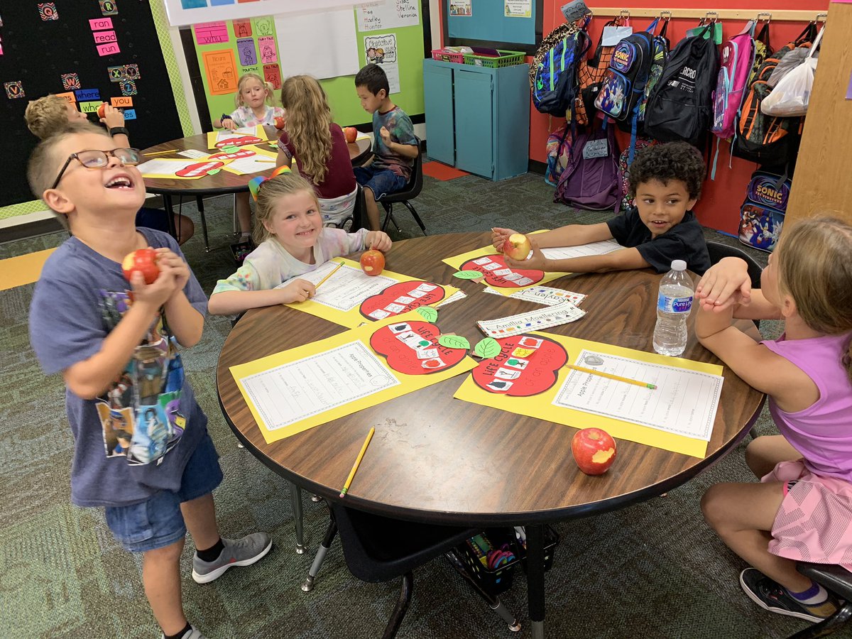 FPSBillieKids's tweet image. Apples apples, and more apples...who knew you could use them for an experiment, graphing and taste testing! #FPSPride #HandsOnLearning #ScienceAndMath #LearningMadeFun #TeamLoth 🍎🐏